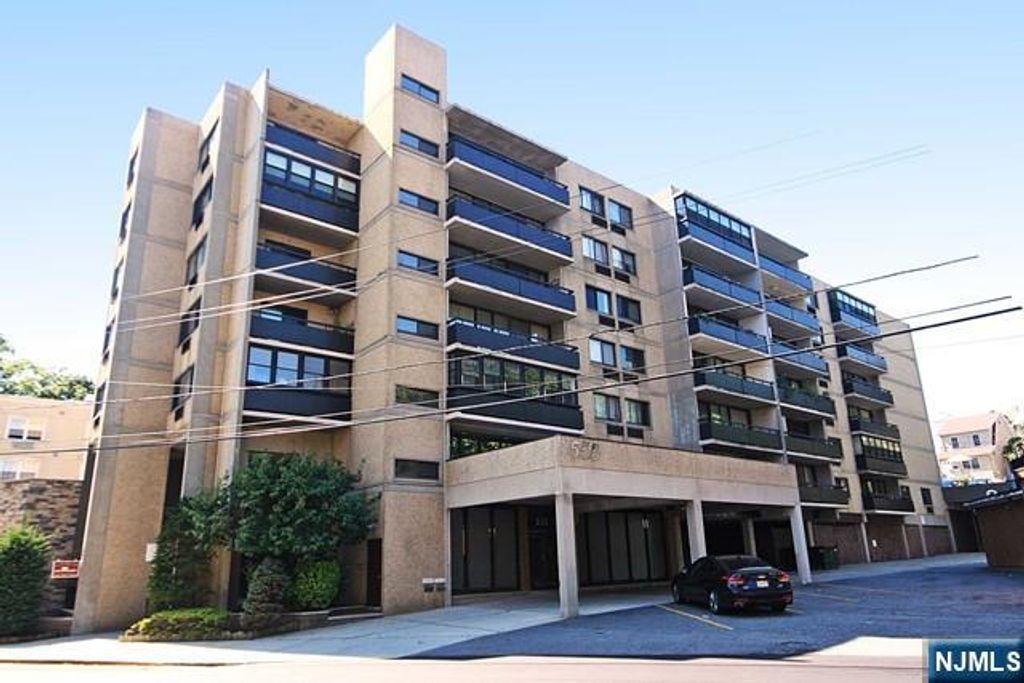 555 Gorge Road 3B, Cliffside Park, NJ 07010