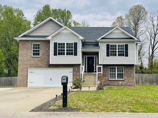 3573 Aurora Dr, Clarksville, TN 37040