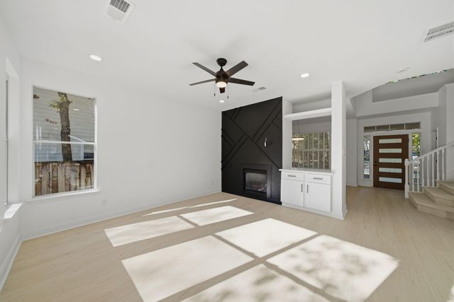 82 N Apple Springs Circle, The Woodlands, TX 77382