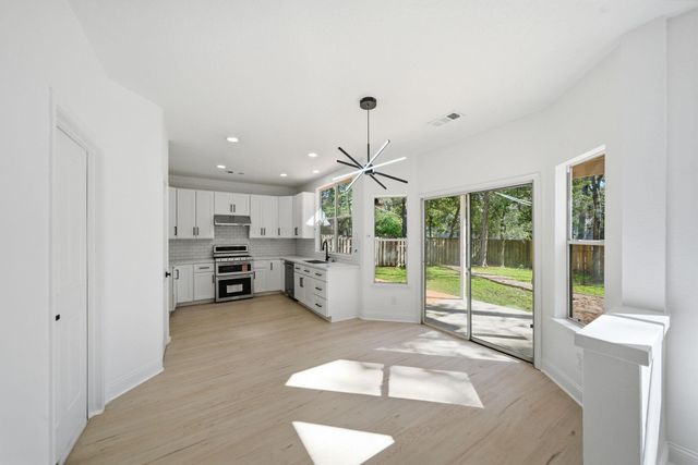 82 N Apple Springs Circle, The Woodlands, TX 77382