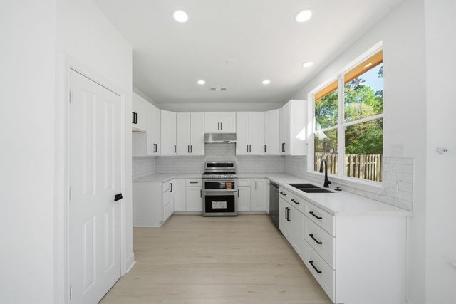 82 N Apple Springs Circle, The Woodlands, TX 77382