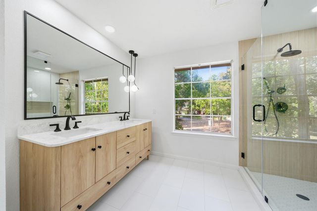 82 N Apple Springs Circle, The Woodlands, TX 77382