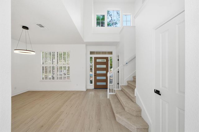 82 N Apple Springs Circle, The Woodlands, TX 77382