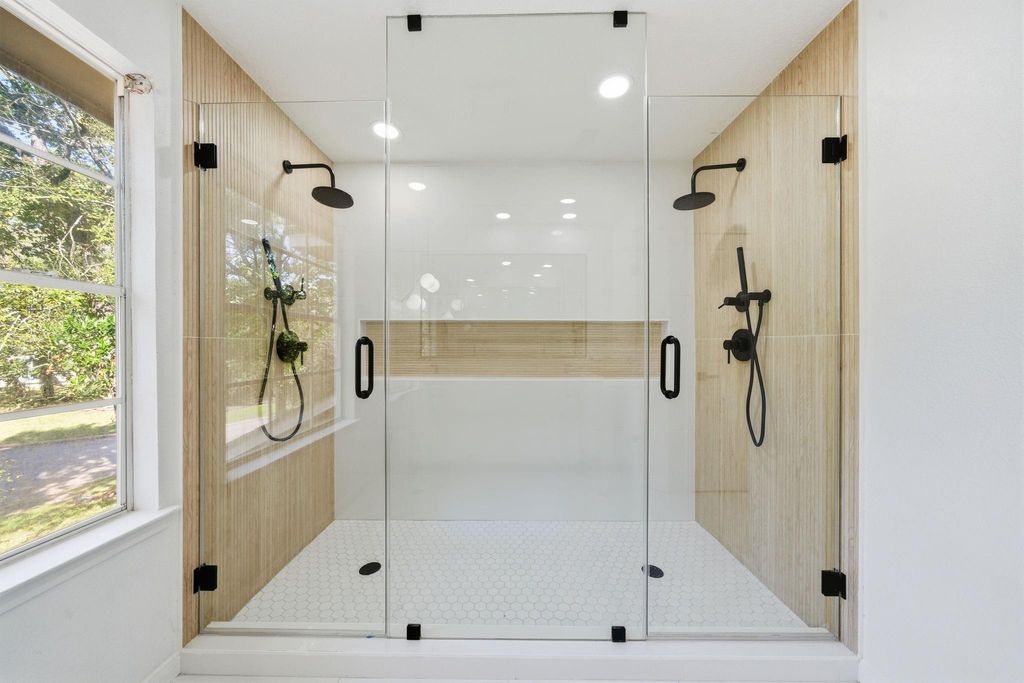 82 N Apple Springs Circle, The Woodlands, TX 77382