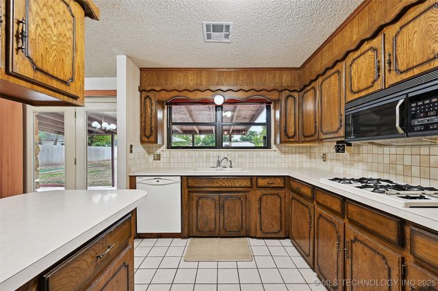 11212 N 106th East Avenue, Owasso, OK 74055
