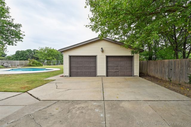 11212 N 106th East Avenue, Owasso, OK 74055