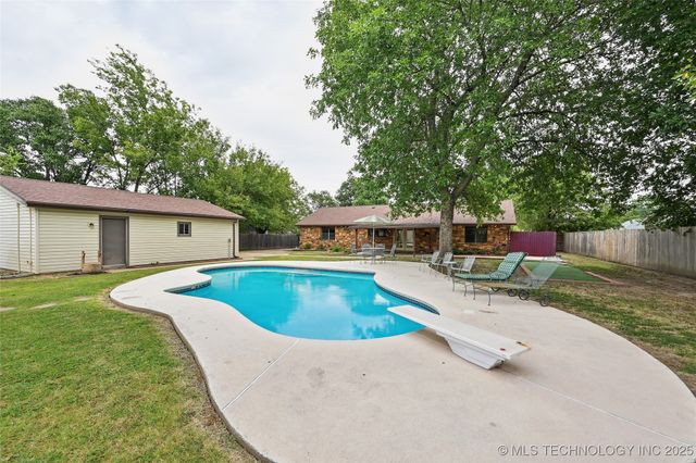 11212 N 106th East Avenue, Owasso, OK 74055