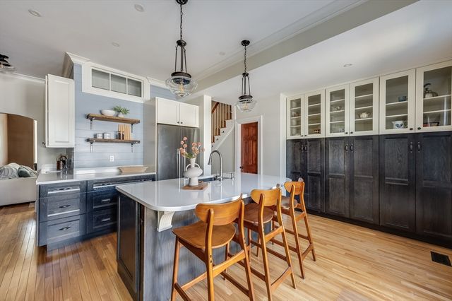 582 E 7th St, Boston, MA 02127