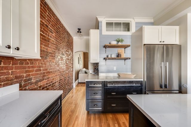 582 E 7th St, Boston, MA 02127
