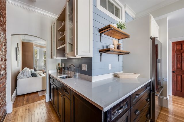 582 E 7th St, Boston, MA 02127