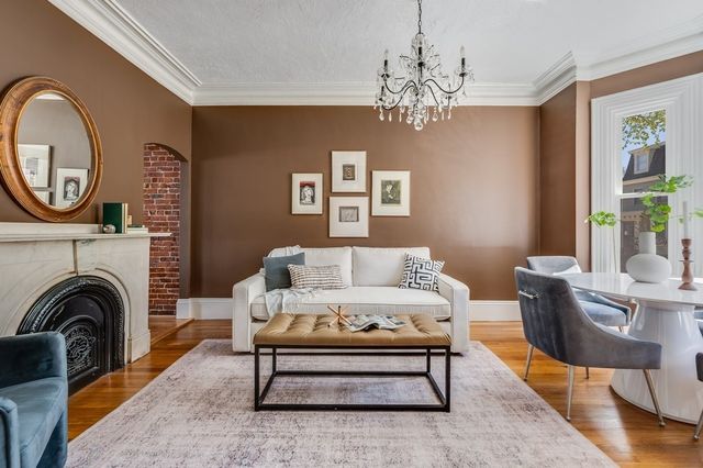582 E 7th St, Boston, MA 02127