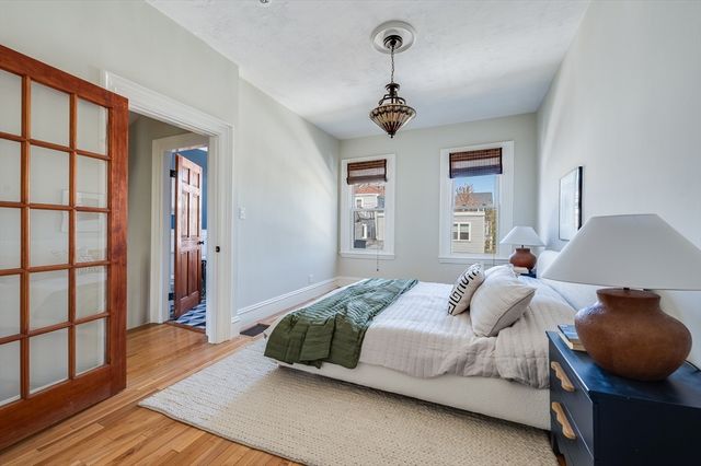 582 E 7th St, Boston, MA 02127