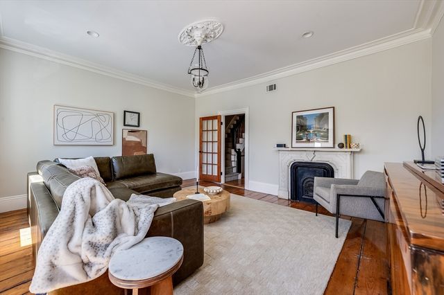 582 E 7th St, Boston, MA 02127