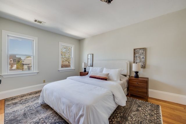 582 E 7th St, Boston, MA 02127