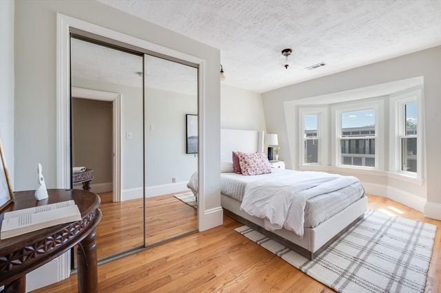 582 E 7th St, Boston, MA 02127
