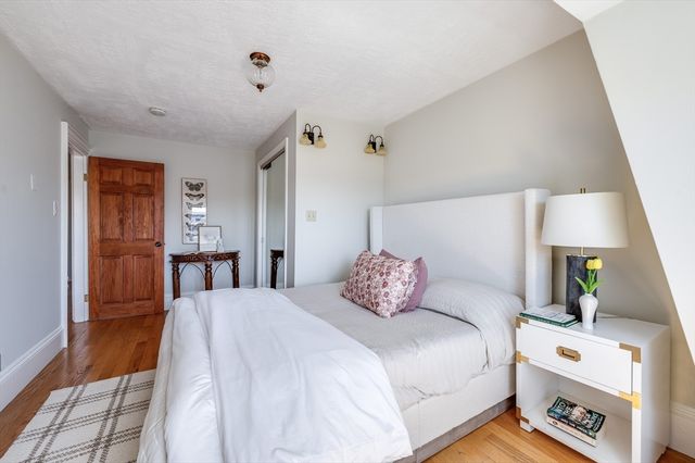 582 E 7th St, Boston, MA 02127