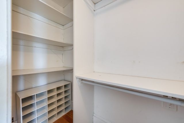 582 E 7th St, Boston, MA 02127