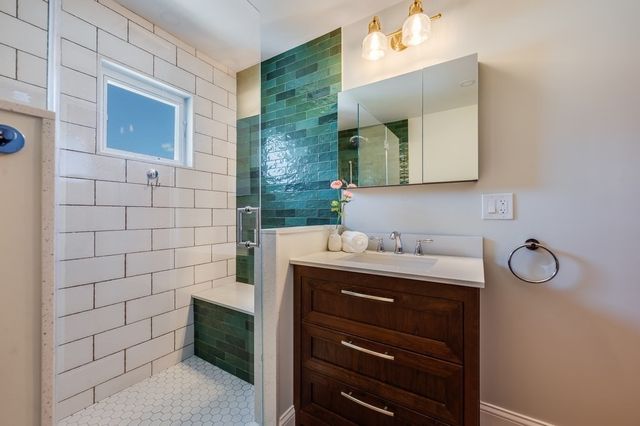 582 E 7th St, Boston, MA 02127