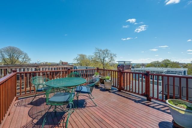 582 E 7th St, Boston, MA 02127