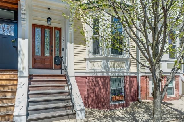 582 E 7th St, Boston, MA 02127