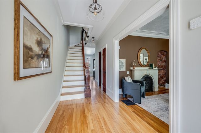 582 E 7th St, Boston, MA 02127