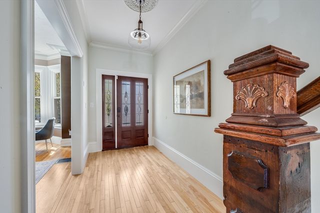 582 E 7th St, Boston, MA 02127