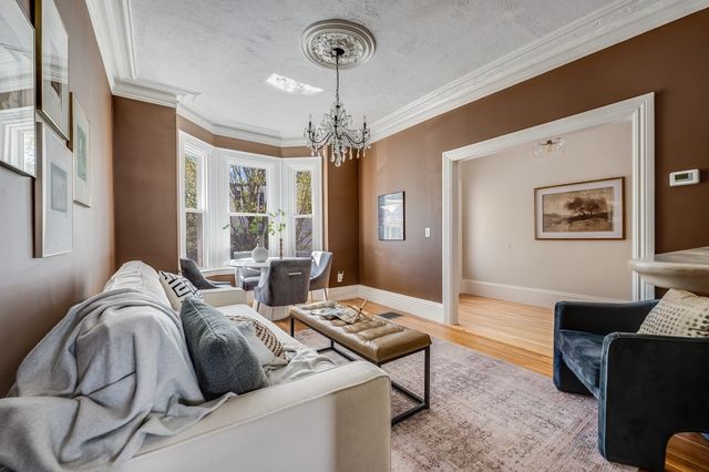 582 E 7th St, Boston, MA 02127