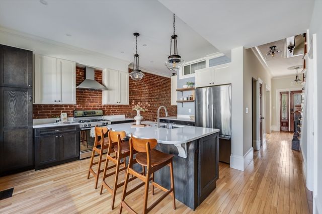 582 E 7th St, Boston, MA 02127