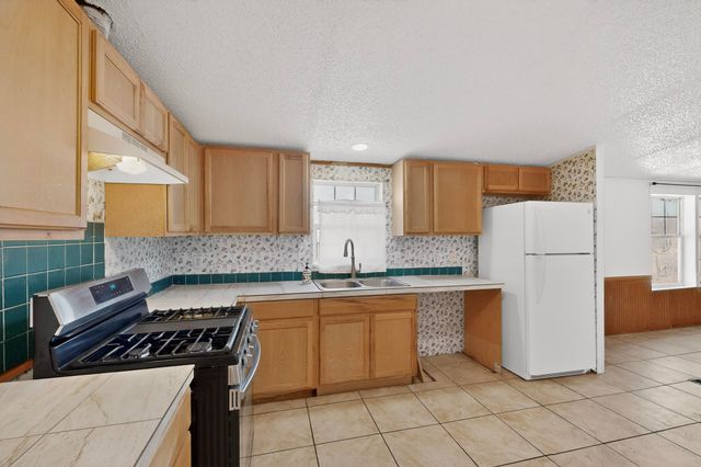 6327 Isleta Boulevard SW, Albuquerque, NM 87105