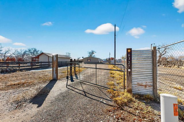 6327 Isleta Boulevard SW, Albuquerque, NM 87105