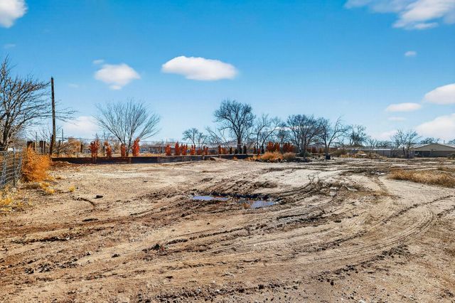 6327 Isleta Boulevard SW, Albuquerque, NM 87105