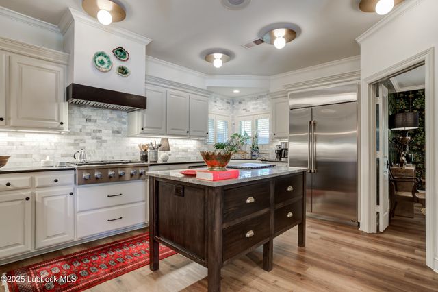 8707 Savannah Avenue, Lubbock, TX 79424