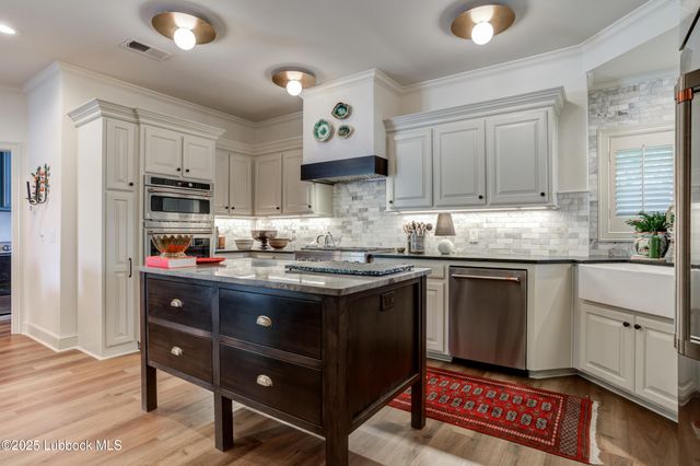 8707 Savannah Avenue, Lubbock, TX 79424