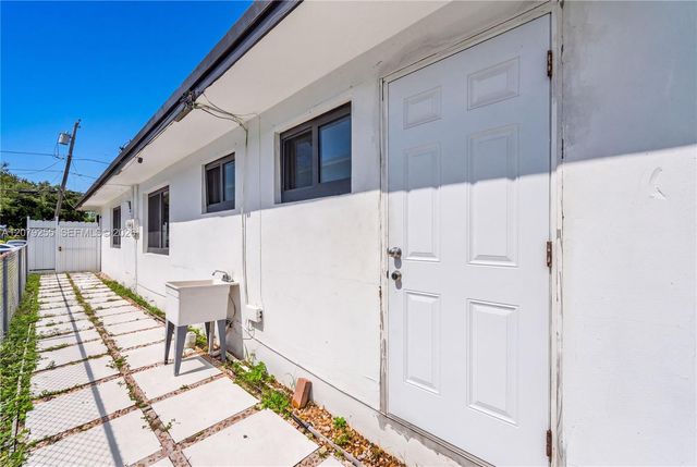 5724 SW 18th Street, West Park, FL 33023