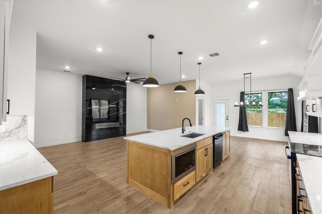 1868 Meadowview, Canton, TX 75103