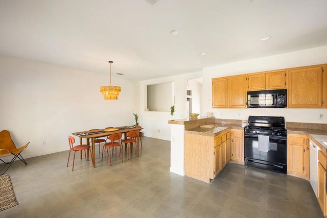 2190 N Paseo De Anza, Palm Springs, CA 92262