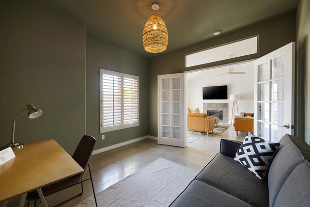 2190 N Paseo De Anza, Palm Springs, CA 92262