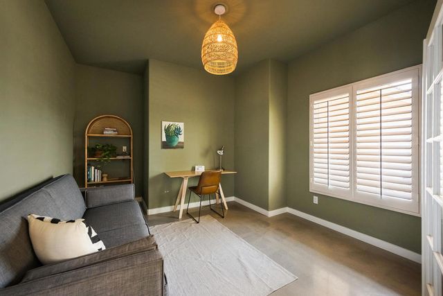 2190 N Paseo De Anza, Palm Springs, CA 92262