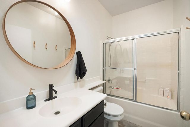 2190 N Paseo De Anza, Palm Springs, CA 92262