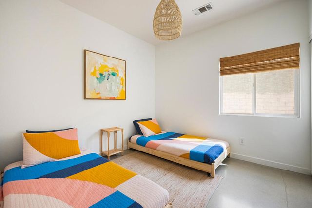 2190 N Paseo De Anza, Palm Springs, CA 92262