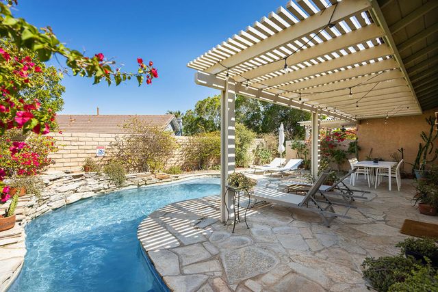 2190 N Paseo De Anza, Palm Springs, CA 92262