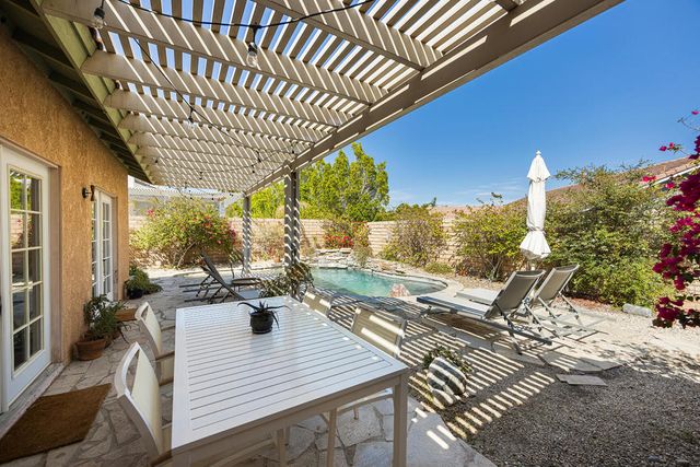 2190 N Paseo De Anza, Palm Springs, CA 92262