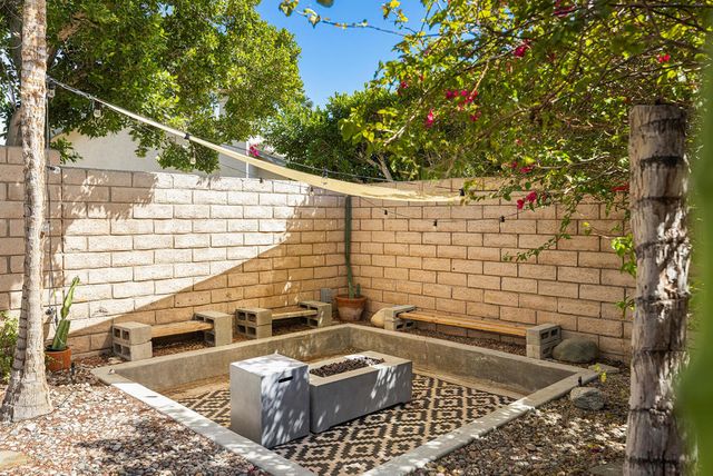 2190 N Paseo De Anza, Palm Springs, CA 92262