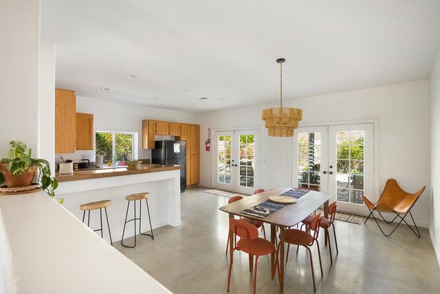 2190 N Paseo De Anza, Palm Springs, CA 92262