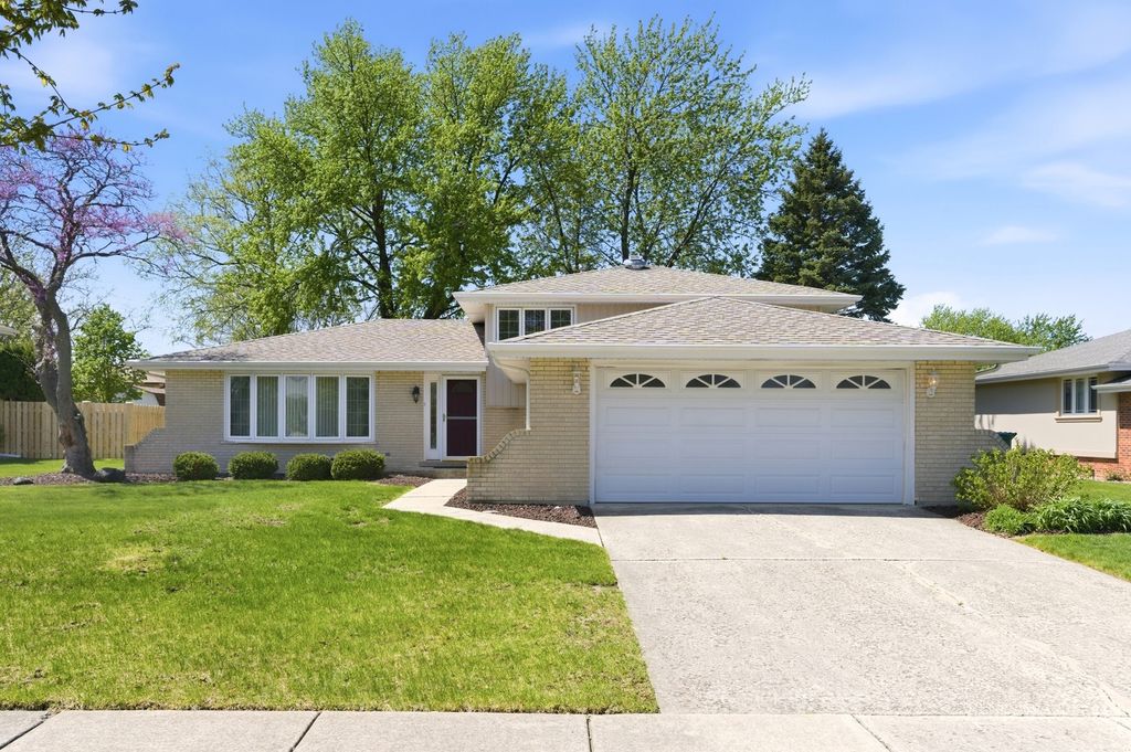Image 1 of property listing at 14044 Terry Drive, Orland Park, IL 60462