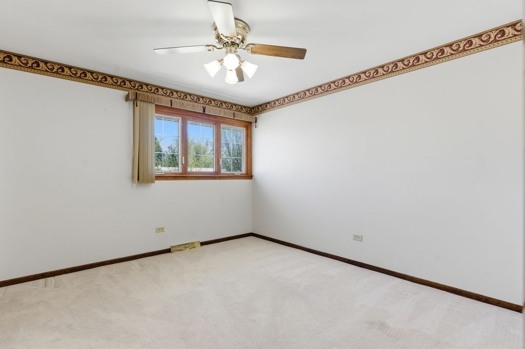 Image 13 of property listing at 14044 Terry Drive, Orland Park, IL 60462