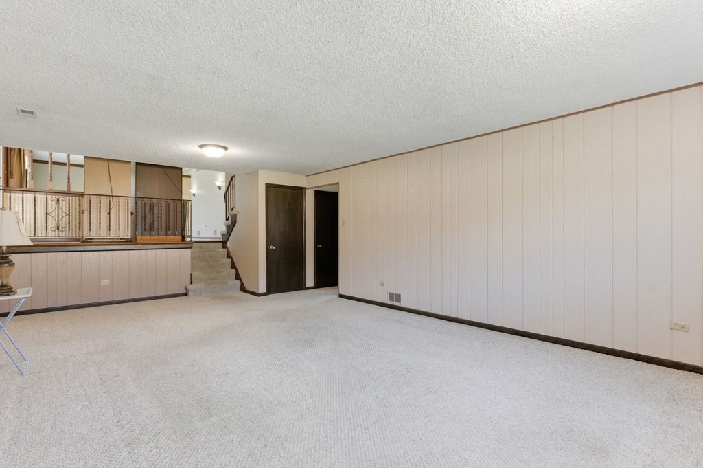Image 15 of property listing at 14044 Terry Drive, Orland Park, IL 60462