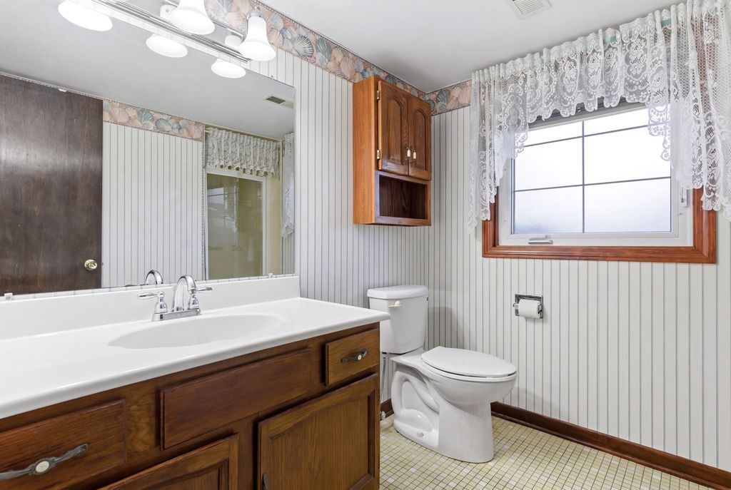 Image 18 of property listing at 14044 Terry Drive, Orland Park, IL 60462