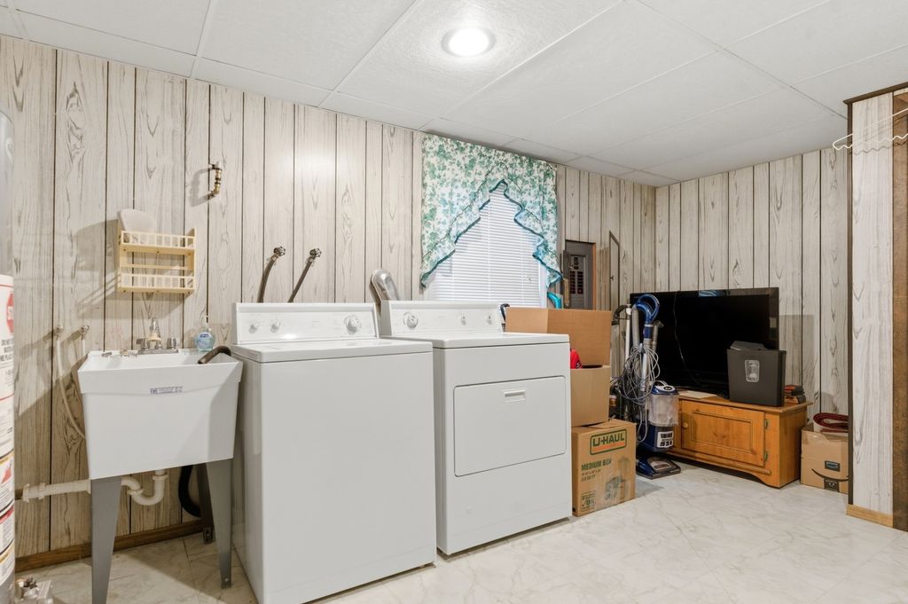 Image 19 of property listing at 14044 Terry Drive, Orland Park, IL 60462