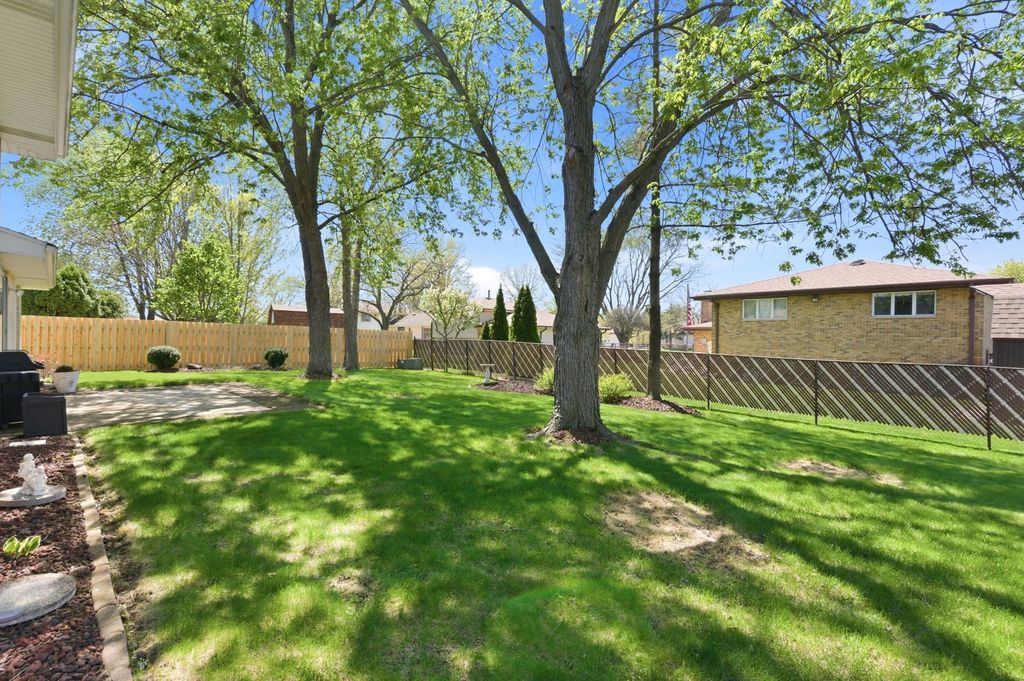 Image 21 of property listing at 14044 Terry Drive, Orland Park, IL 60462